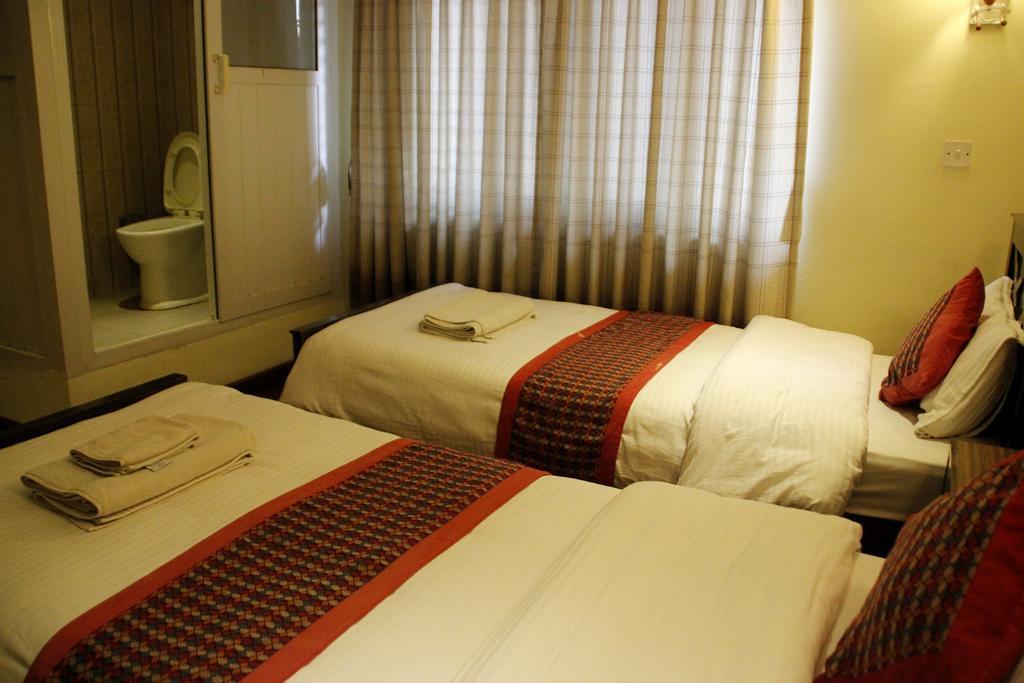 Hotel Peace N Park Kathmandu Room photo